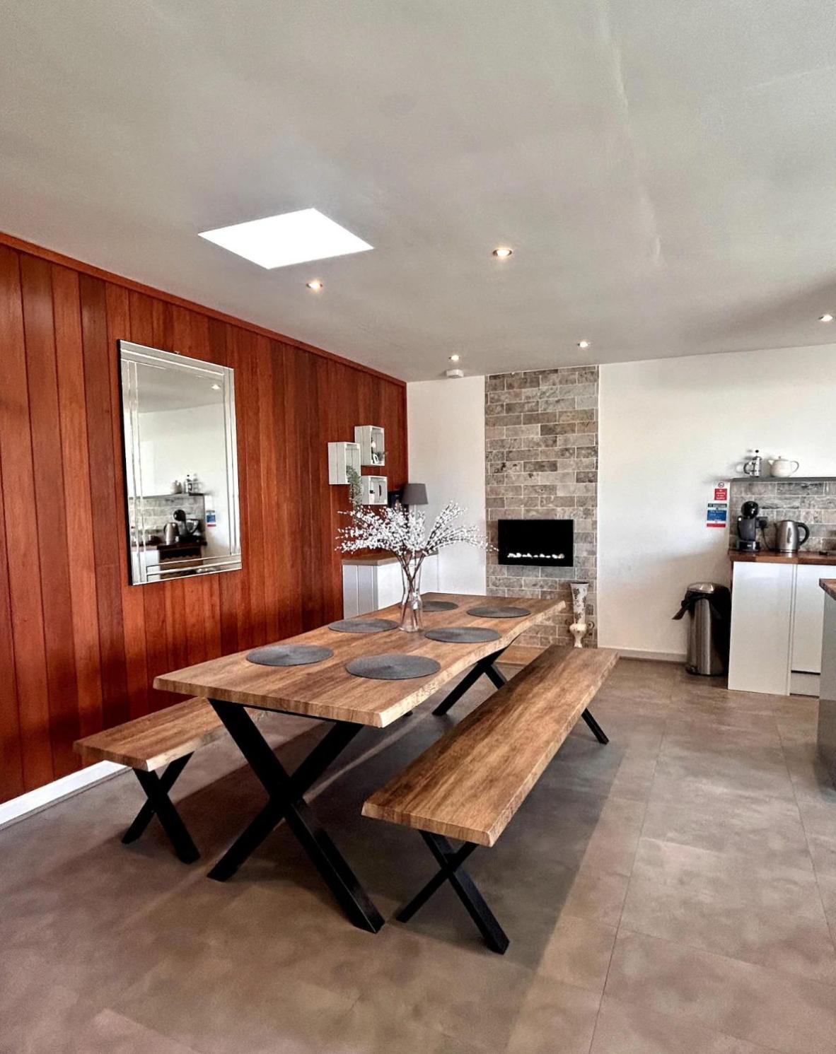 Clover Cottage Beeley Esterno foto
